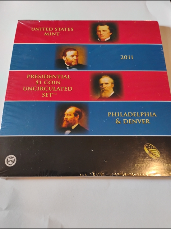 2011 Presidential $1 Coin Uncirculated Set - United States Mint - Red & Blue